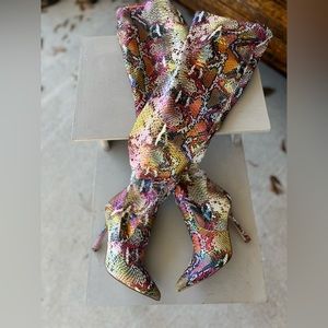 STEVE MADDEN VANQUISH RAINBOW SNAKE SKIN